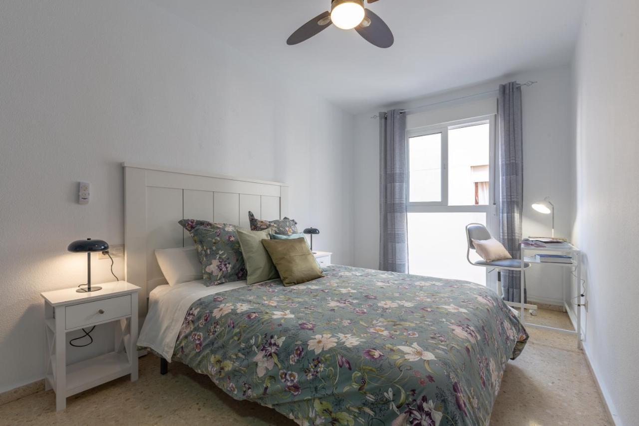 Luminoso Apartamento De Dos Habitaciones Con Terraza Y Parking En El Centro Málaga Extérieur photo
