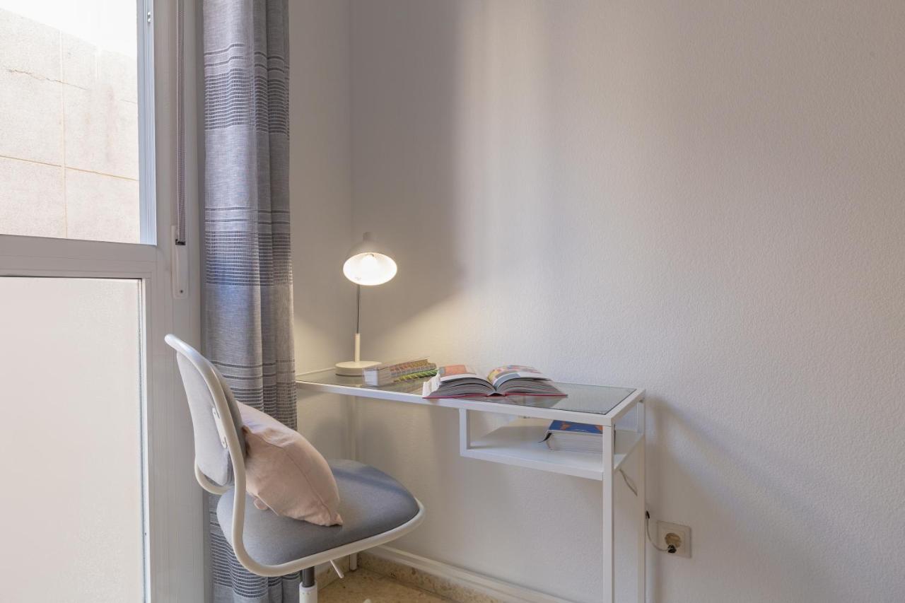 Luminoso Apartamento De Dos Habitaciones Con Terraza Y Parking En El Centro Málaga Extérieur photo